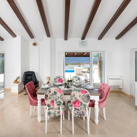Dea Villa