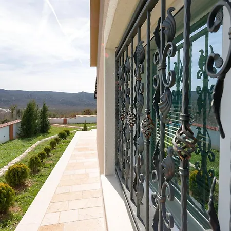Dea Villa *
